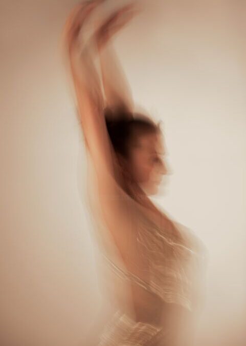 Taller «Volver al cuerpo: un viaje de reconciliación y cuidado» para mujeres que desean habitarse con más libertad, presencia y compasión.